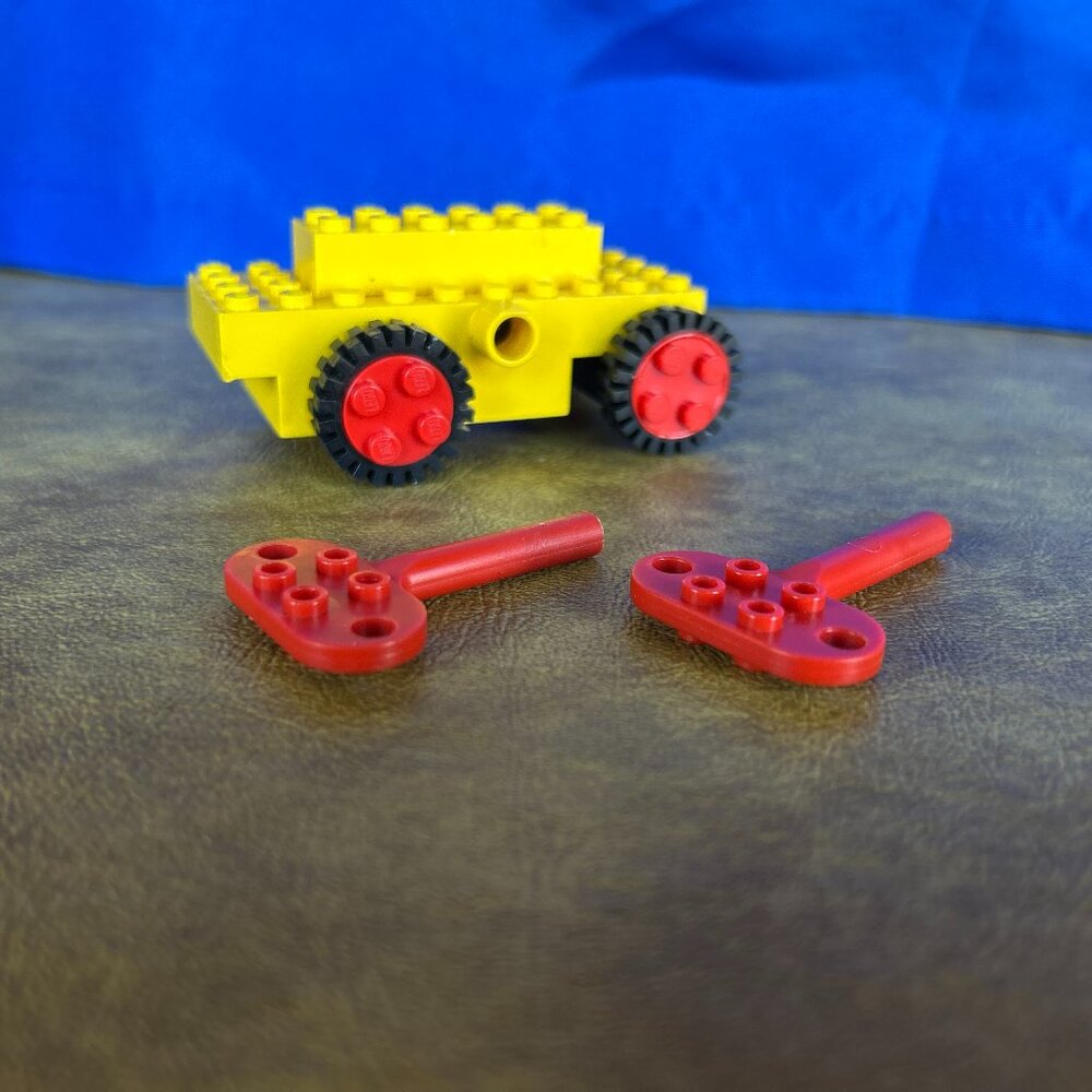 Vintage Lego Set 895-1 Windup Motor, Working and complete with 2 keys